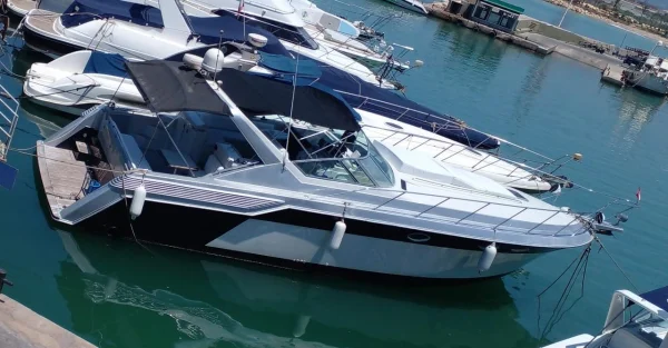 Yacht · 13.7m