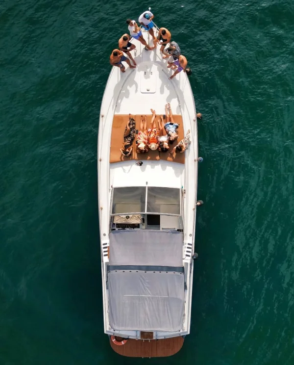 Yacht · 12.8m