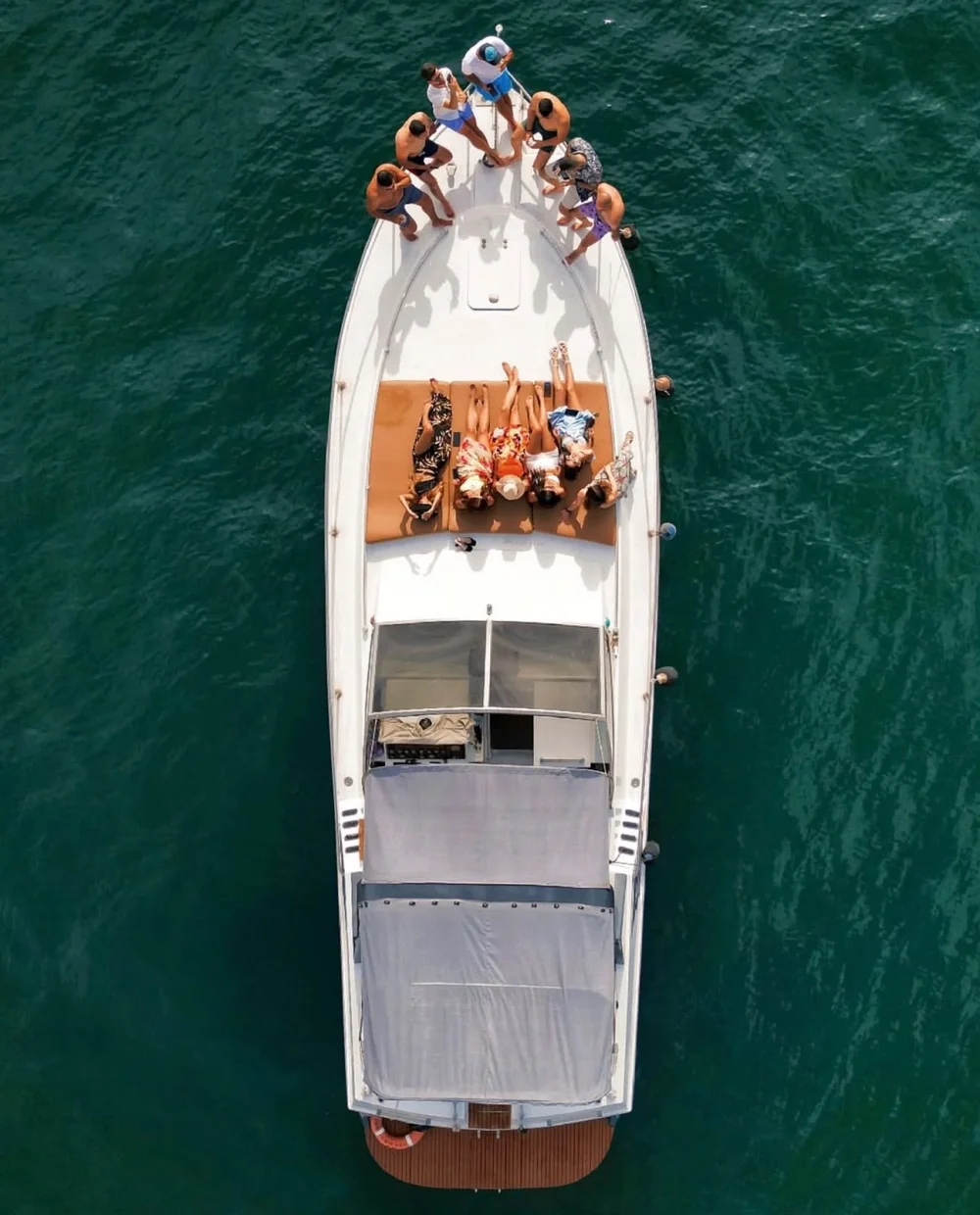 Yacht · 12.8m