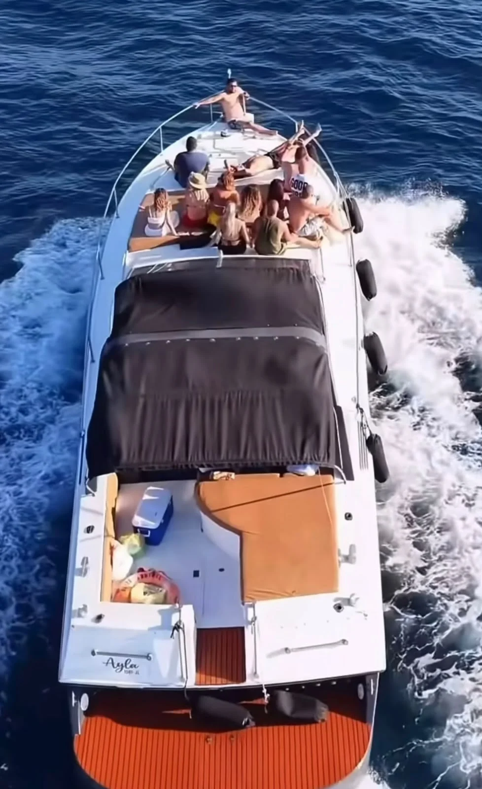 Yacht · 12.8m 2