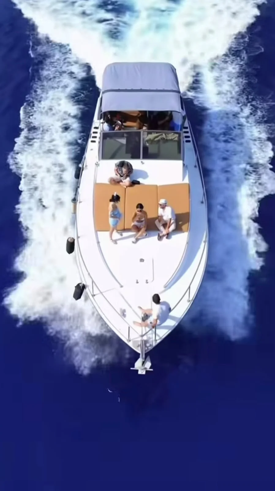 Yacht · 12.8m 3