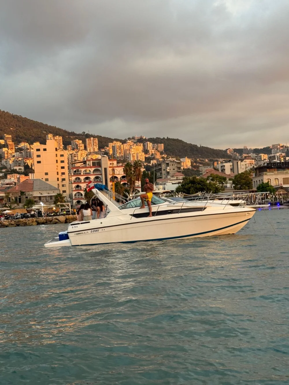 Yacht · 10m